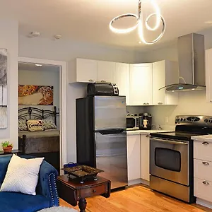 Downtown Executive Retreat With Private Balcony Near Bank Street - Sleep Max 2 Apartment Ottawa