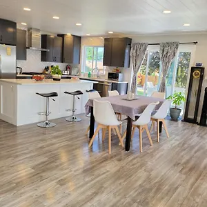 Joyveal's Homey Place Holiday home Sechelt