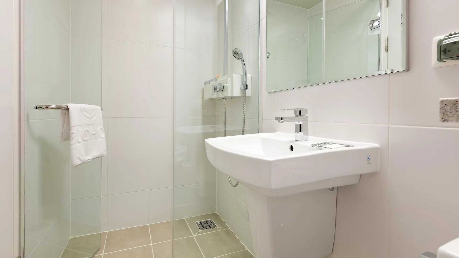 Metro Hotel Myeongdong Сеул