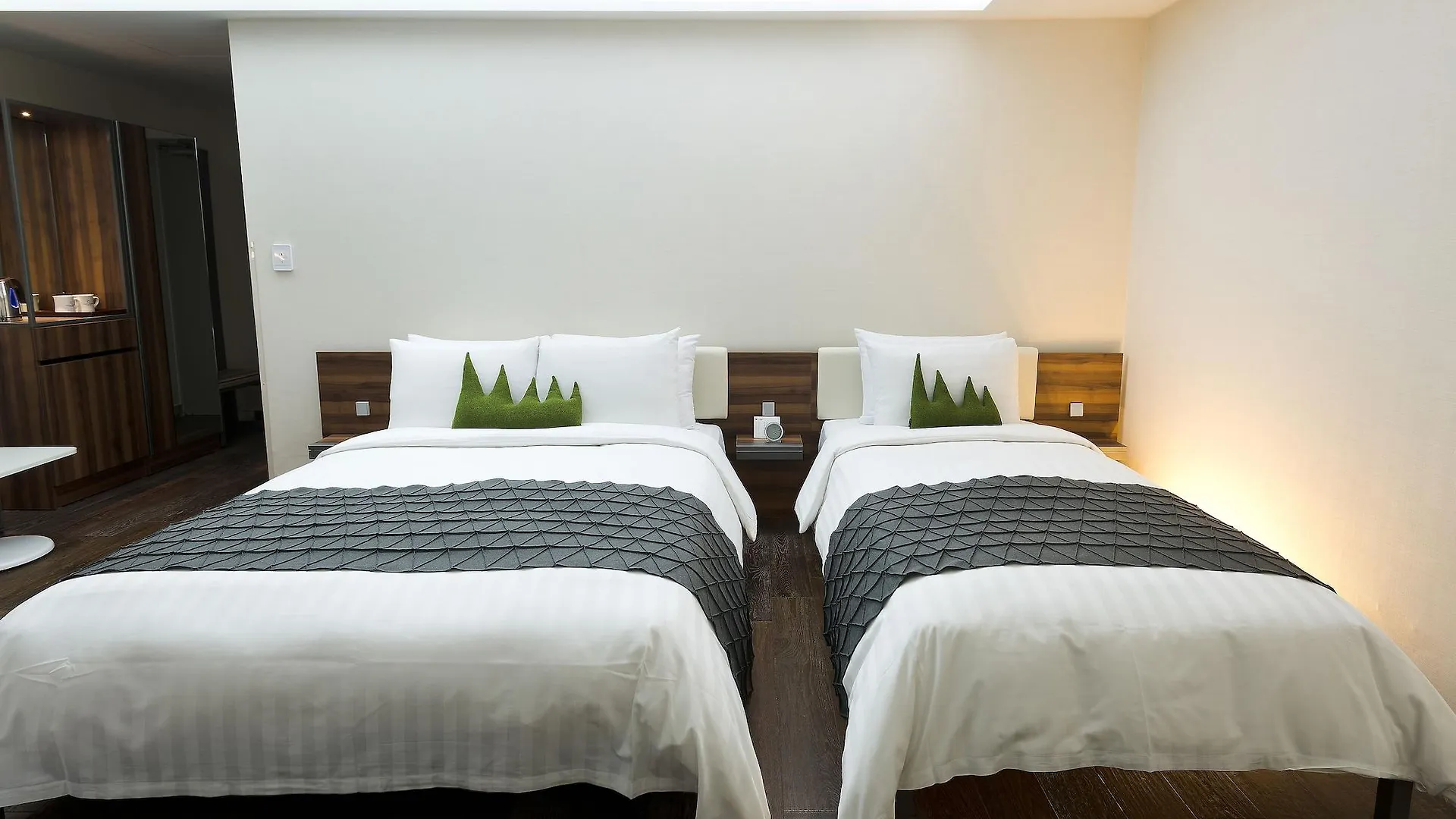 Metro Hotel Myeongdong Seoul 3*,